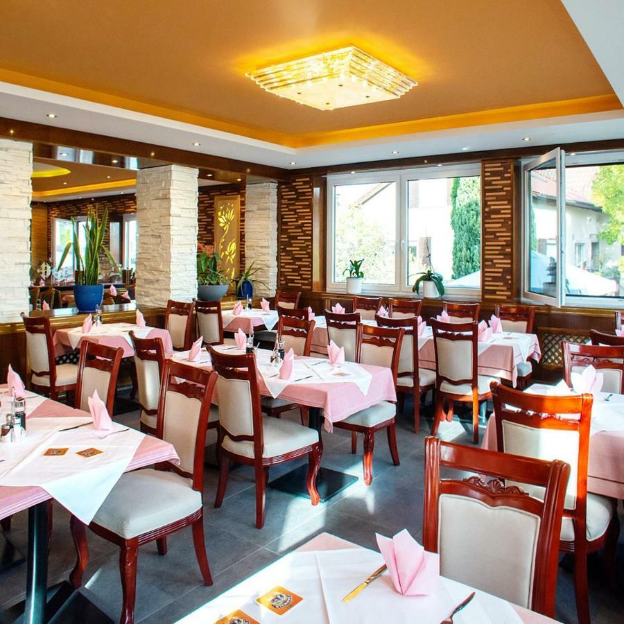 Gaststaette Lin Garden Hotell Untergruppenbach Exteriör bild